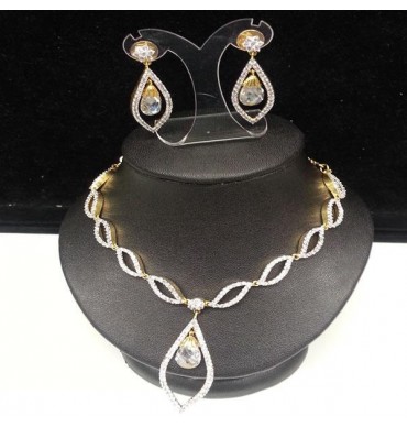 Necklace Set with Crystals