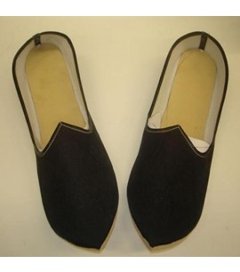 Black flat shoes